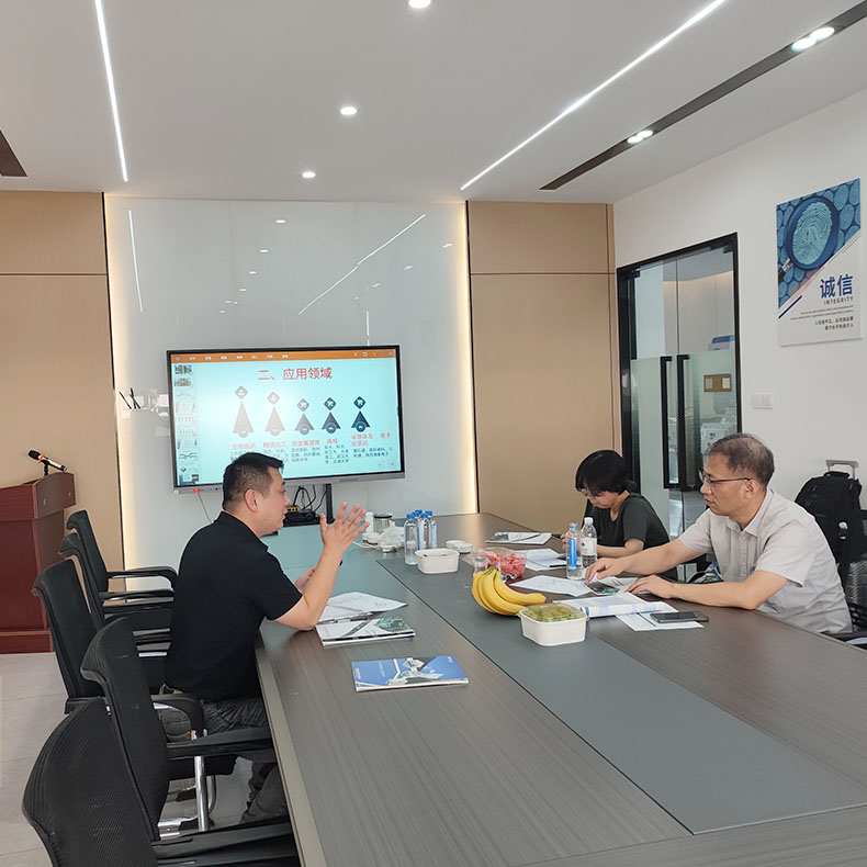 Un client de Pharm-Tech (Tianjin) Co., Ltd visite notre entreprise pour coopérer