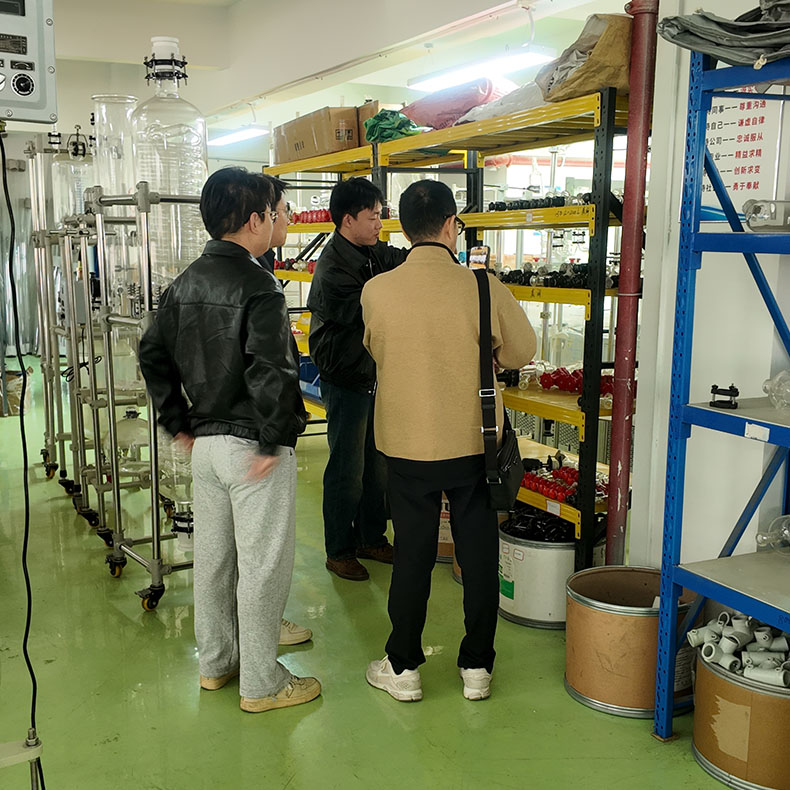 Cilents visit the factory