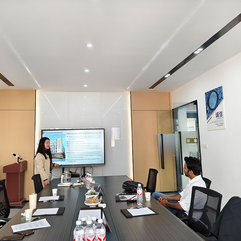 Un client malaisien visite Yangmai Technology pour explorer les applications de raffinage des métaux précieux